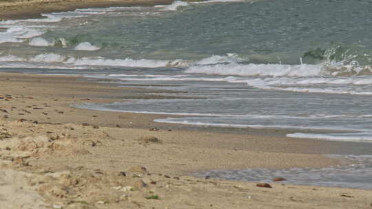 沙滩上的海浪