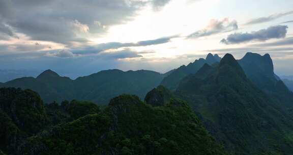 山峦叠嶂山峰山脉山群