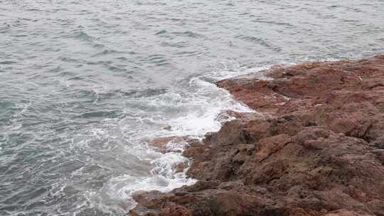 深圳海岸线-大梅沙礁石风起浪涌