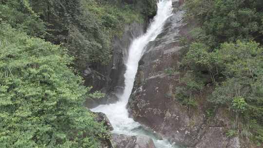 瀑布水流山泉水大自然自然风景自然风光