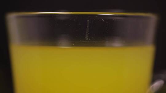 瓶装杯装金色果汁 (6)视频素材模板下载
