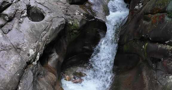 山涧溪流清澈流水瀑布慢动作