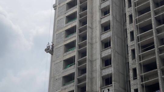 建筑工地高空作业粉刷工批墙