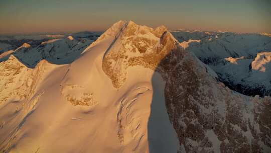 航拍雪山山脉