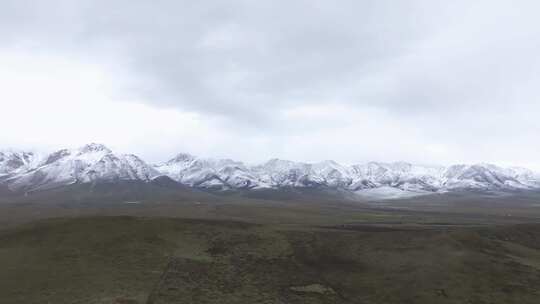 航拍青藏高原青海祁连山脉天境祁连雪山雪景