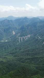 竖版航拍湖北神农架天燕景区4A景区