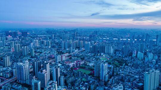 黄昏城市建筑群与夕阳晚霞火烧云航拍风光