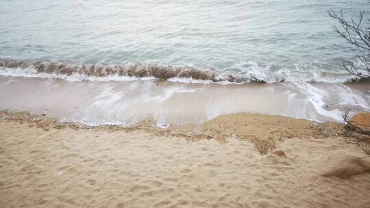 实拍大海海浪沙滩礁石