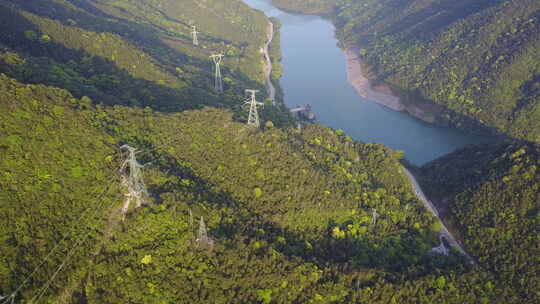 江西水坝航拍水库山脉河流高压电线塔大远景