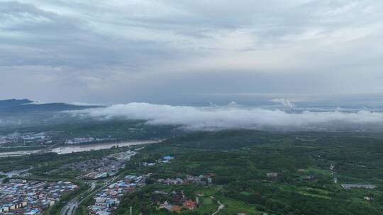 洛阳龙门山伊阙伊河雨后云海