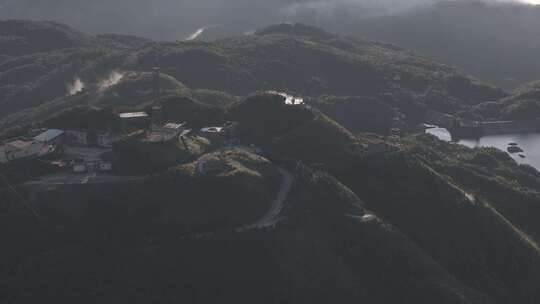 信宜大田顶日出航拍，高山云海，高山公路