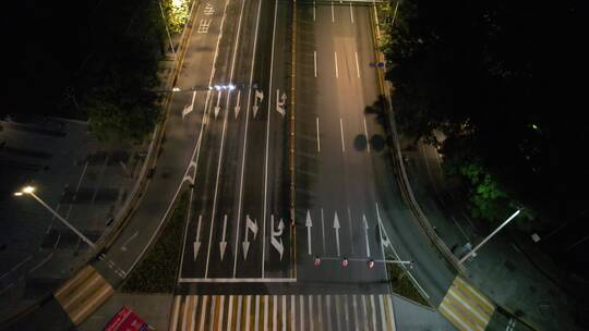 航拍凌晨的城市道路