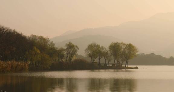 杭州湘湖景区冬季晨雾水鸟空镜