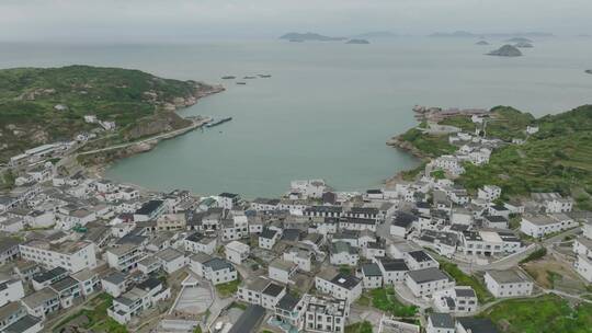 航拍东海舟山群岛屿花鸟岛大海边