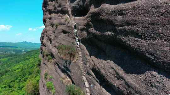 山壁悬崖步道