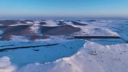 航拍极寒的低山丘陵雪原