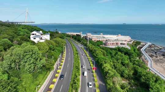 汽车行驶在海边公路航拍厦门海岸线沿途风景