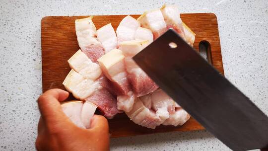 实拍红烧肉制作切肉猪肉