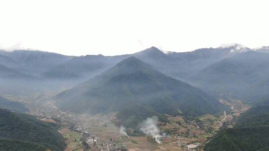 4K航拍四川大凉山云雾环绕炊烟高山