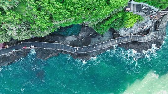 海边景观栈道美丽海岸线航拍（涠洲岛）