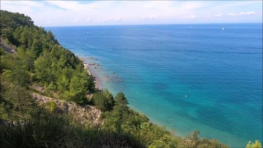 悬崖上美丽的海景