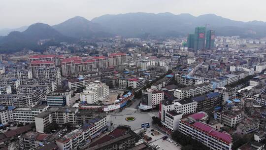 疫情期间空无一人的小城火车站上饶横峰县