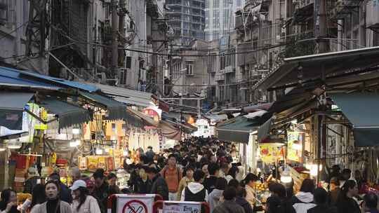 拥挤的厦门老街开元路菜市场人群熙熙攘攘