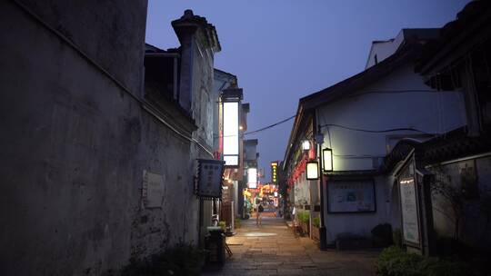 绍兴仓桥直街古街道夜景