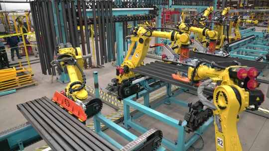 工厂自动化、机械臂搬运钢梁、钢材物料