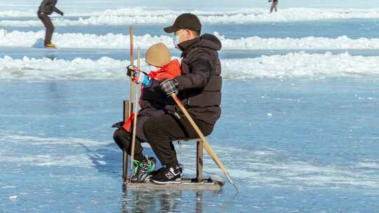 冬季北方雪地冰河冰上运动冰车滑冰