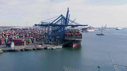 航拍物流港口集装箱货轮视频素材模板下载