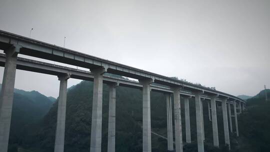 大山山里高速公路跨线桥航拍