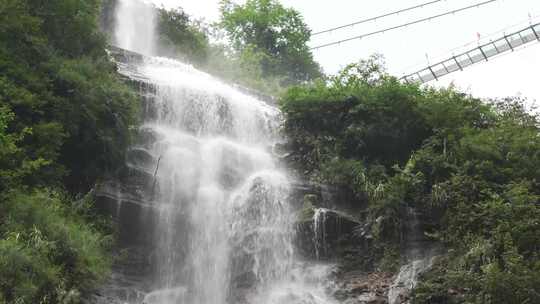 南宝山峡谷瀑布