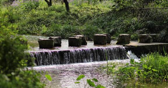 小溪流水