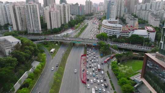 上下班高峰期的深圳滨海大道后海大道立交桥视频素材模板下载