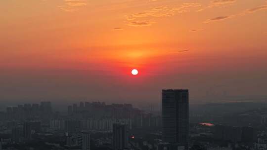 城市日落时分的高空俯瞰全景