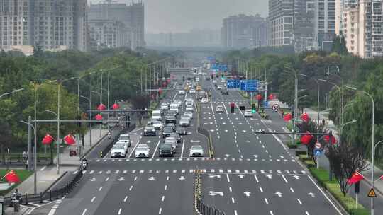 4K航拍昆山道路国庆节氛围