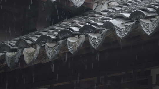 唯美屋檐雨滴  古建筑屋檐下雨  意境水滴