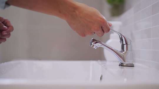 打开水龙头洗手清洁视频素材模板下载