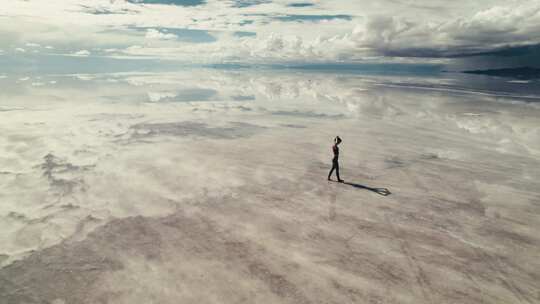 反思，年轻女子，瑜伽，云