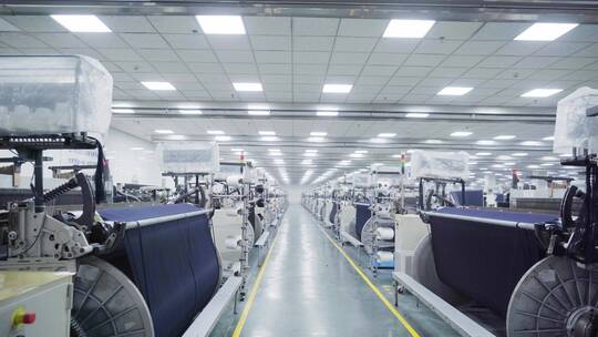 织布厂现代化生产车间全自动织布机