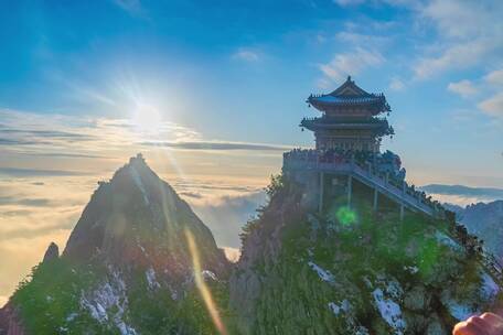 老君山金顶雪山云海日落夕阳晚霞延时摄影