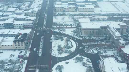 航拍雪景公路