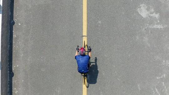 俯拍升空自行车公路车航拍