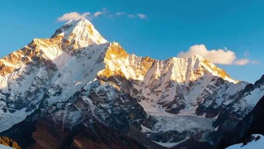 雪山全景自然风光