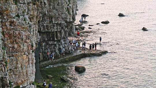 山东烟台蓬莱长岛旅游景区九丈崖礁石大海