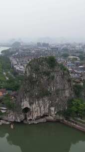 竖版航拍广西桂林伏波山景区