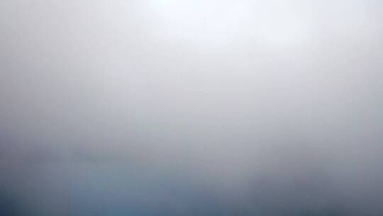 航拍大雾的景观