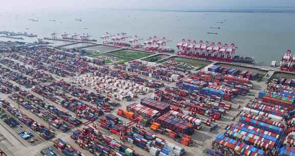 4k 航拍上海码头集装箱货运码头