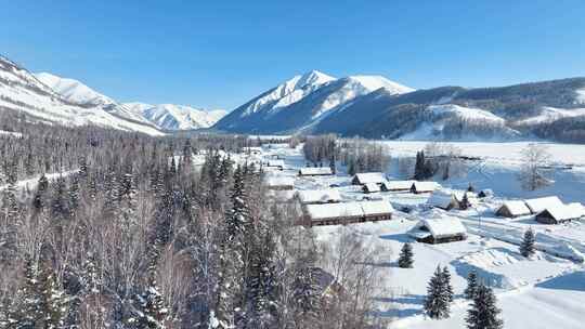 新疆冬季旅游 禾木 村庄雪山